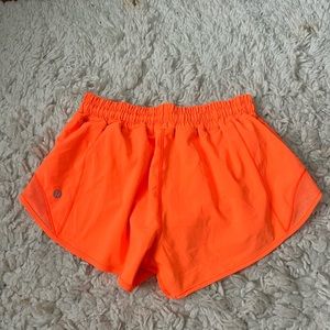lululemon hotty hot shorts 2.5